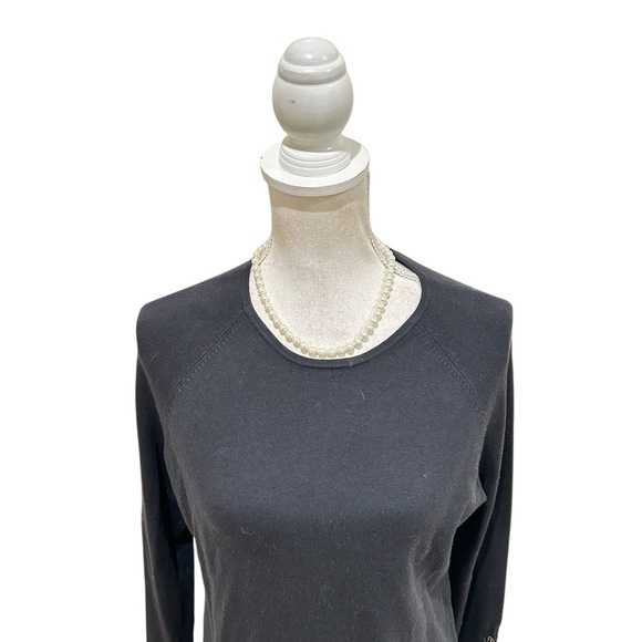 Vintage faux off white luscious pearl necklace with embossed silver tone clasp - Picture 2 of 6